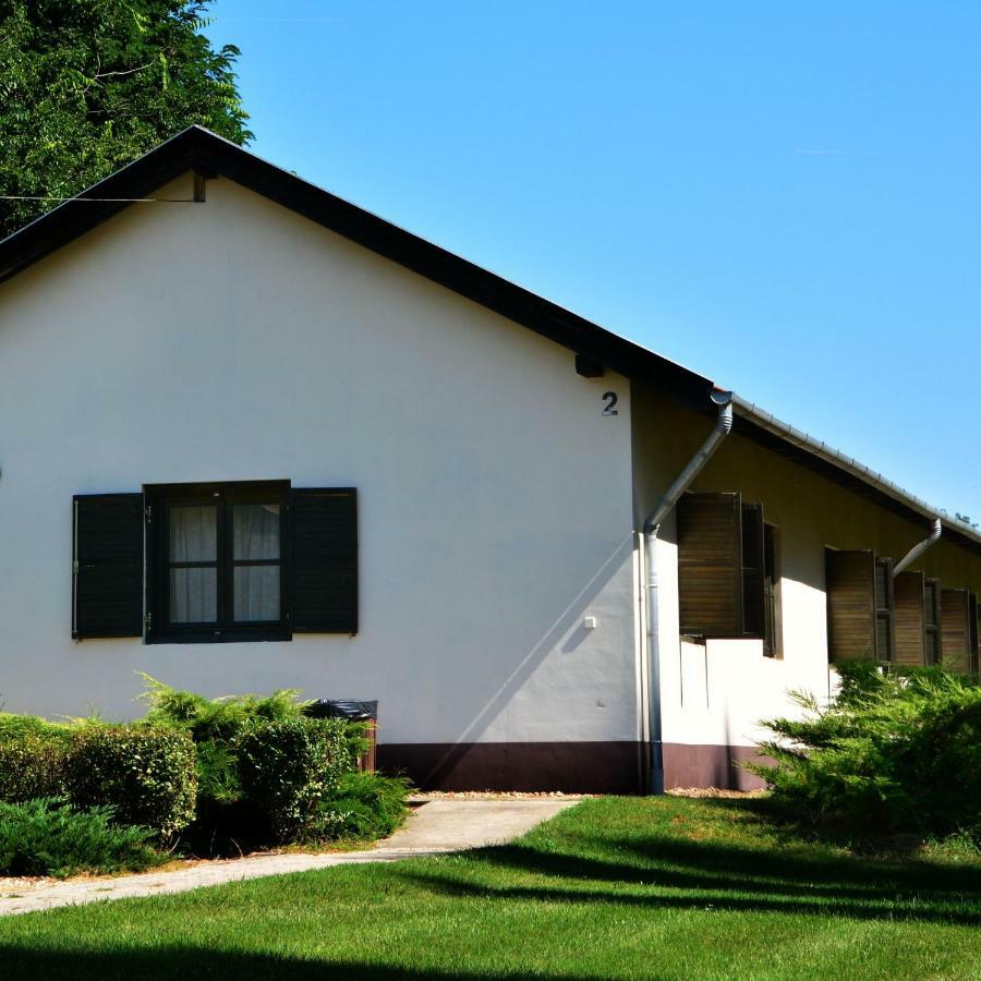 Sipito Pihenopark Otel Pilis Dış mekan fotoğraf
