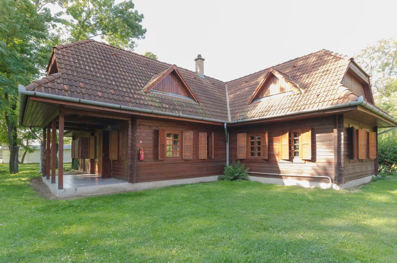 Sipito Pihenopark Otel Pilis Dış mekan fotoğraf