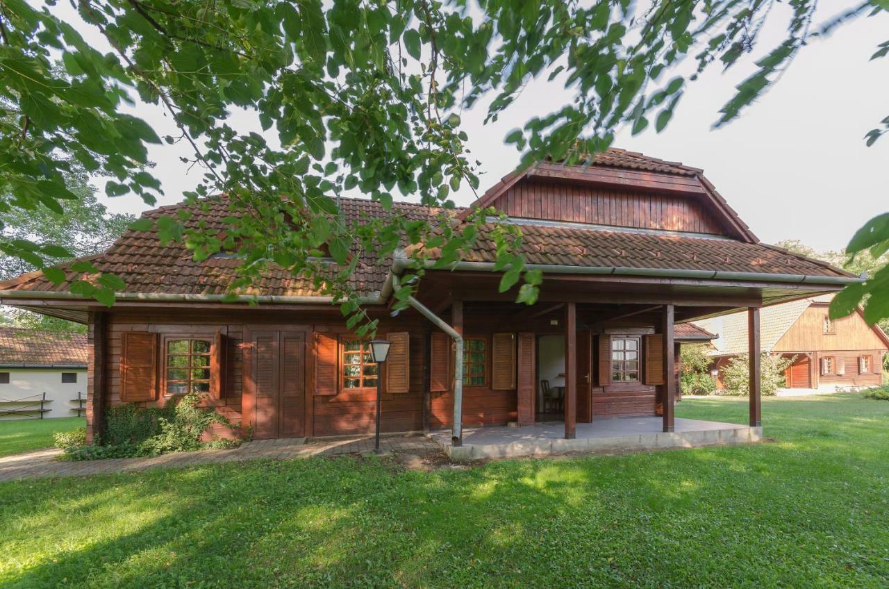 Sipito Pihenopark Otel Pilis Dış mekan fotoğraf