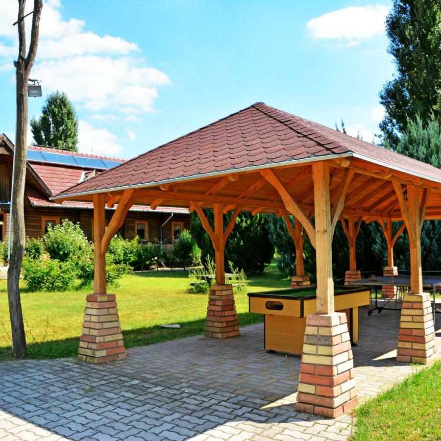 Sipito Pihenopark Otel Pilis Dış mekan fotoğraf