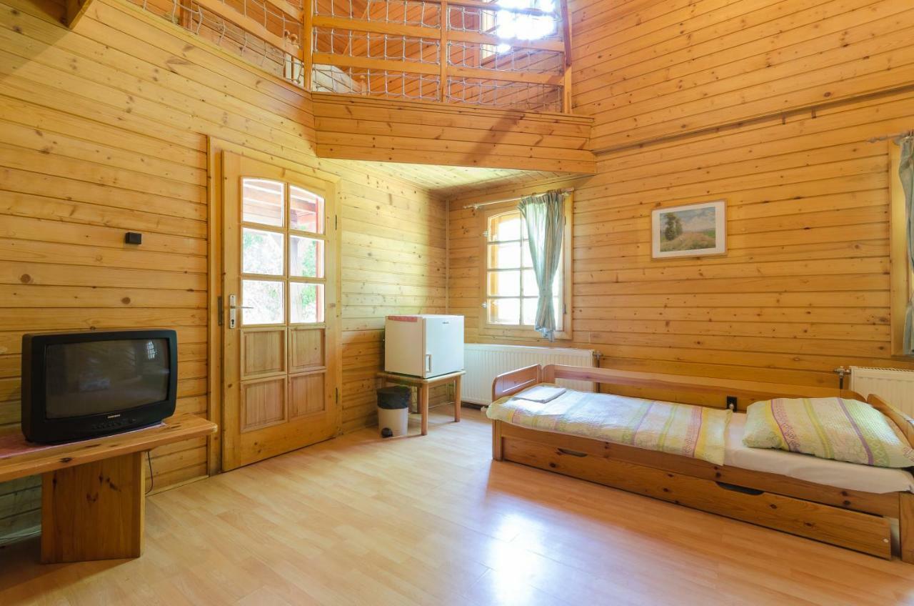 Sipito Pihenopark Otel Pilis Dış mekan fotoğraf