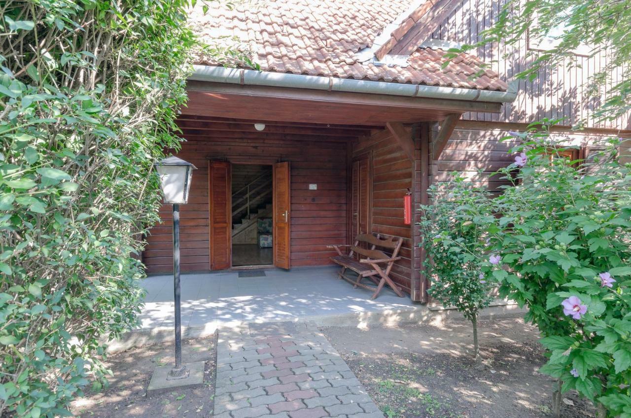 Sipito Pihenopark Otel Pilis Dış mekan fotoğraf