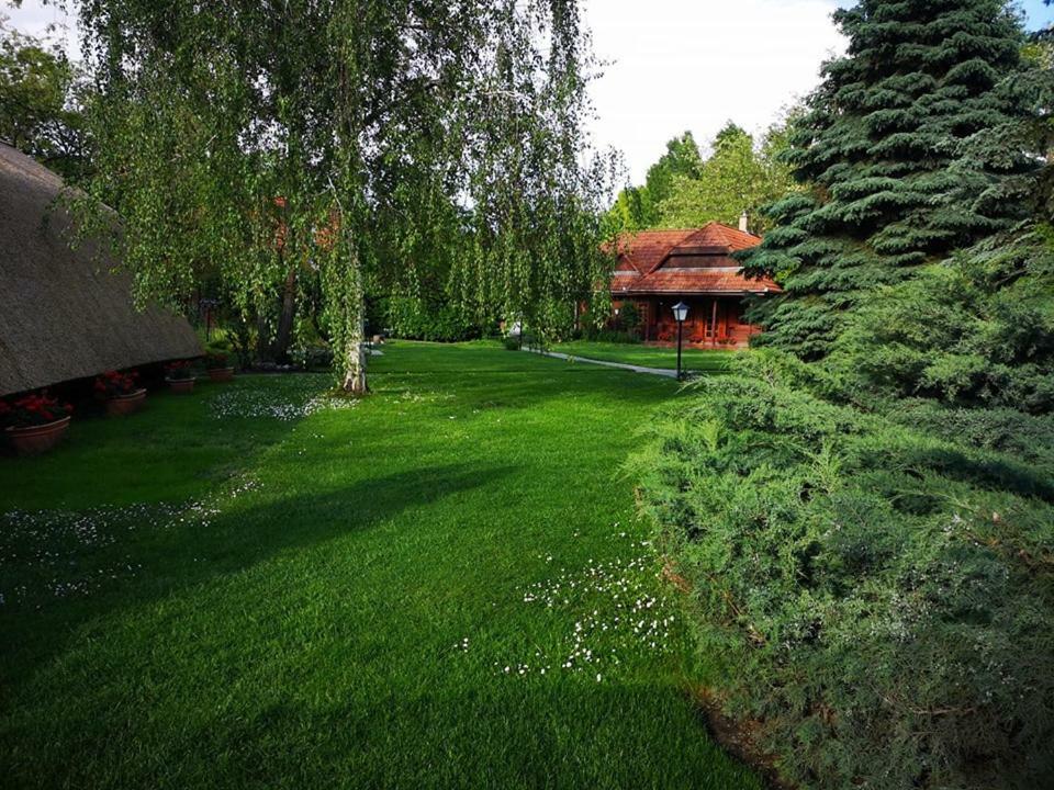 Sipito Pihenopark Otel Pilis Dış mekan fotoğraf